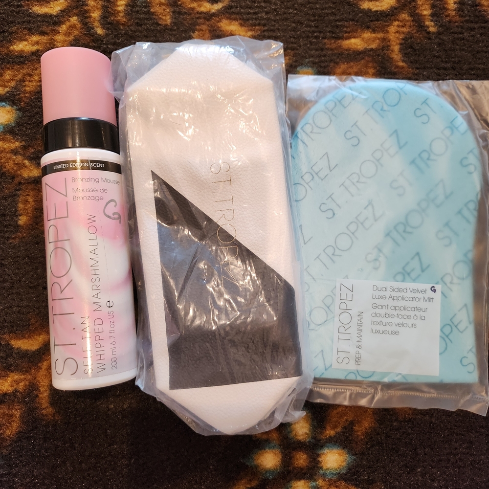 St. Tropez Whipped Marshmallow Bronzing Mousse with Applicators